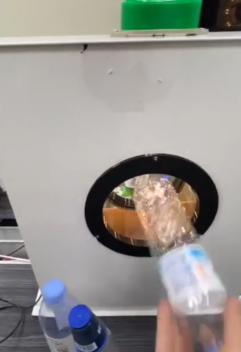 RVM 讀碼倉配套瓶子回收機掃碼，快速識讀瓶身條碼，完成瓶子回收識別校驗.png